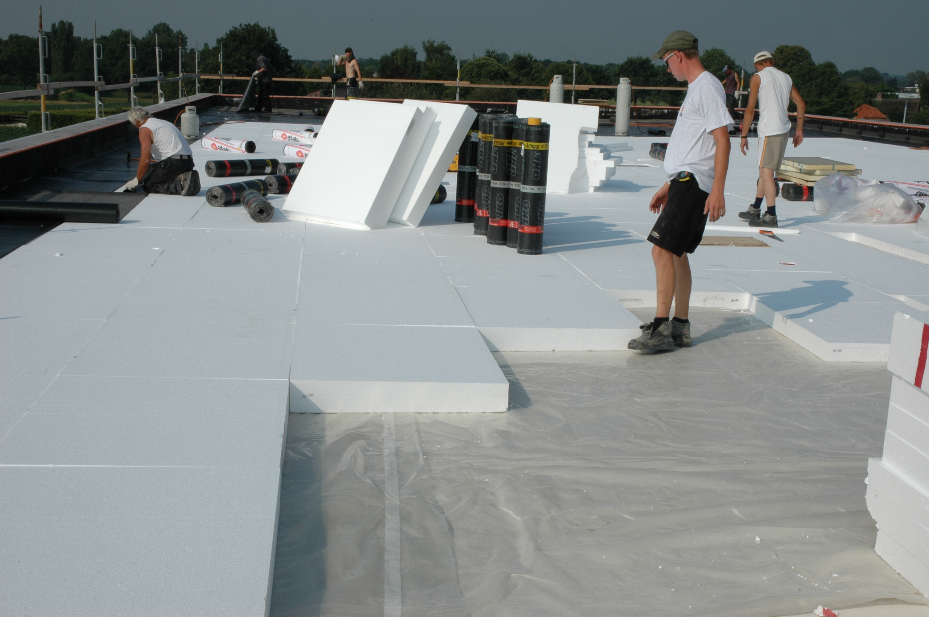 Logo van BEWI IsoBouw: LiteTop plat dak isolatie