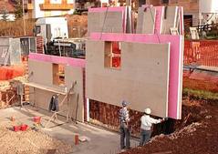 Iconorm is een systeem om koudebrugvrije geisoleerde betonconstructies te maken waarbij de afbouw voor een groot gedeelte in de ruwbouw geintegreerd wordt. Het estehtisch uitzicht is vrij bepaalbaar.