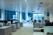 Kantoorgebouw zonder verwarming of airco