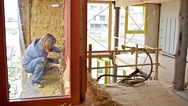Nieuwbouw herenhuis in hout, stro en leem.