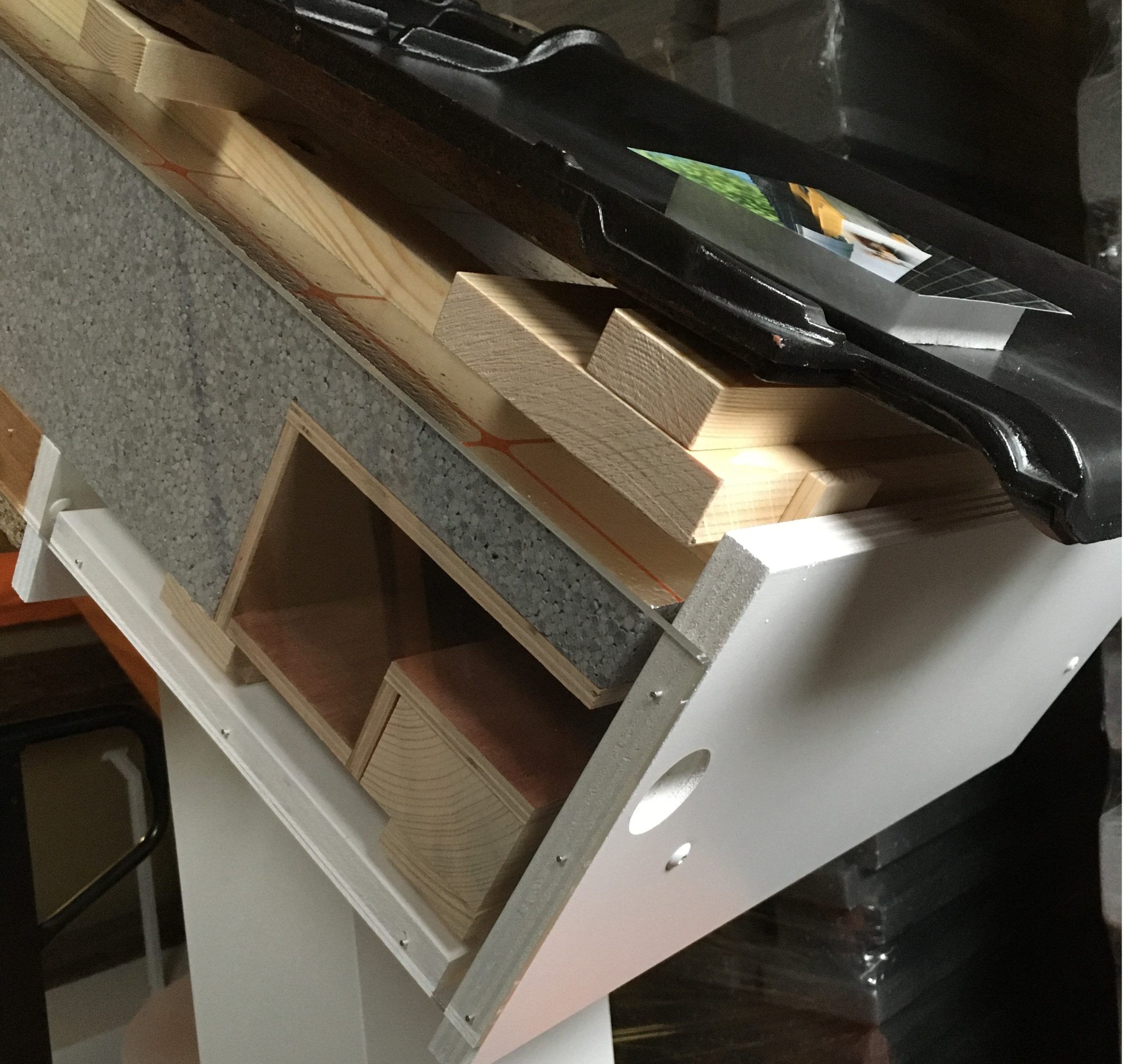Logo van BEWI IsoBouw: Avi-nestkast